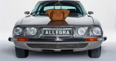Quand la mode s’empare du mythe : La Citroën SM star anonyme de la dernière campagne Guess