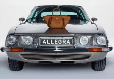 Quand la mode s’empare du mythe : La Citroën SM star anonyme de la dernière campagne Guess